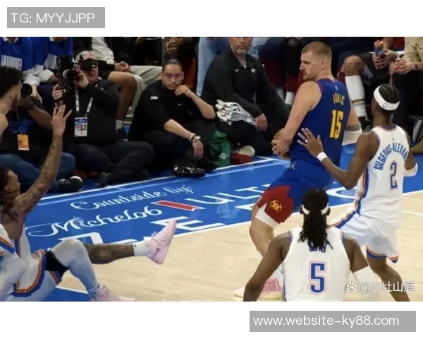 约基奇半场表现低迷仅得6分1板6助4失误引发热议